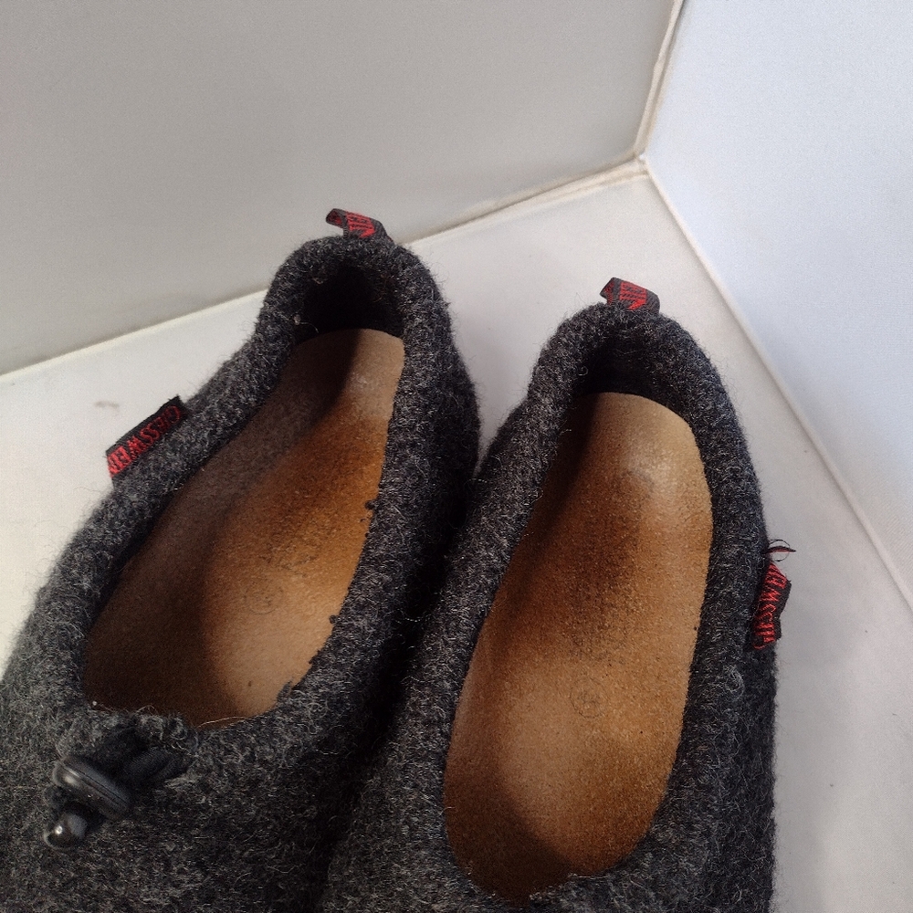 Slippers - Picture 3 of 6